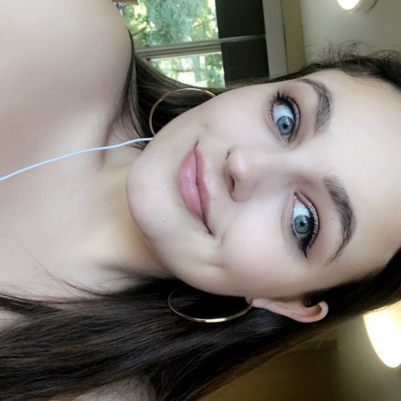 Meet your Posher, Allison - Picture 1 of 1